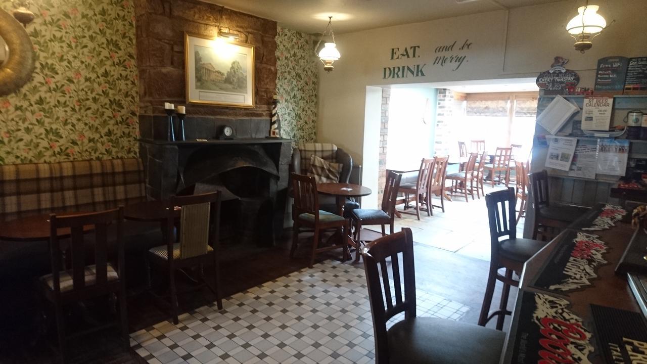 The Queens St Bees Bagian luar foto